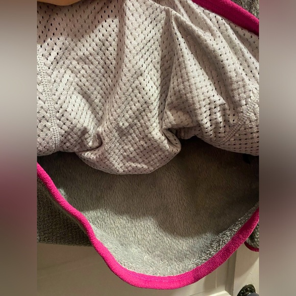 SALE 💝 
Patagonia Gray and Pink Teddy Jacket sweater women’s XL - Picture 8 of 14